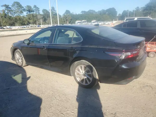 4T1C11AK2MU458312 2021 TOYOTA CAMRY - Image 2