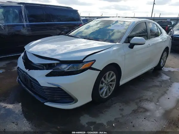4T1C11AK2MU459640 2021 TOYOTA CAMRY - Image 2
