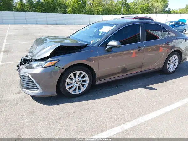 4T1C11AK2MU460254 2021 TOYOTA CAMRY - Image 2