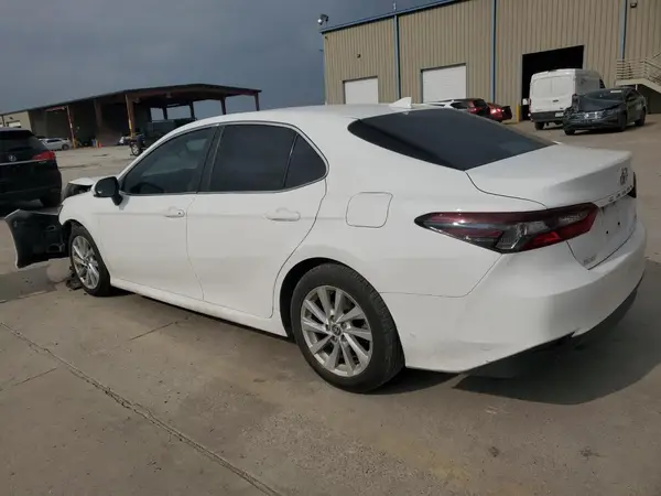 4T1C11AK2MU465566 2021 TOYOTA CAMRY - Image 2