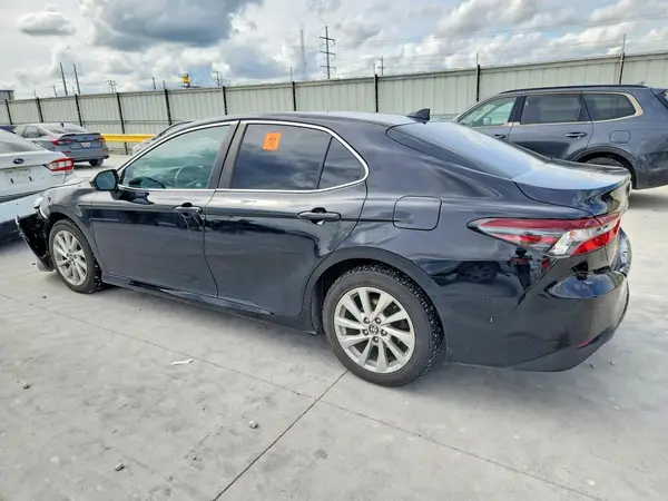 4T1C11AK2MU470671 2021 TOYOTA CAMRY - Image 2