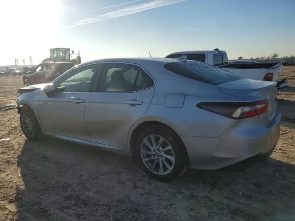 4T1C11AK2MU472808 2021 TOYOTA CAMRY - Image 2