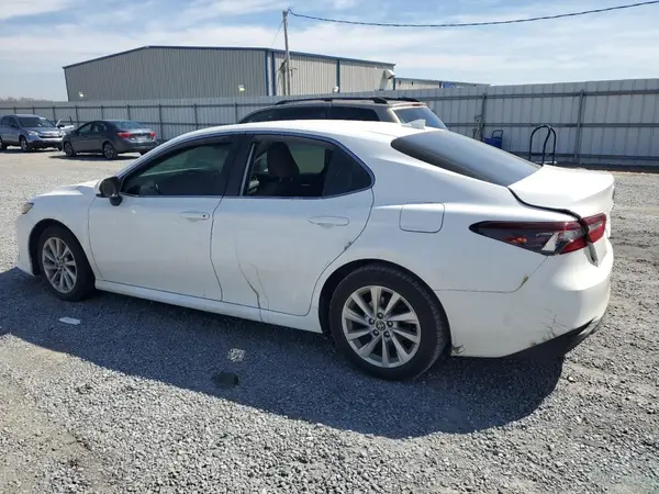 4T1C11AK2MU519710 2021 TOYOTA CAMRY - Image 2