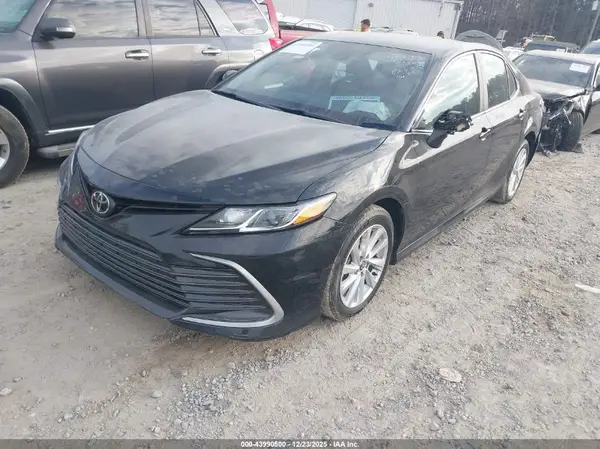 4T1C11AK2MU524812 2021 TOYOTA CAMRY - Image 2