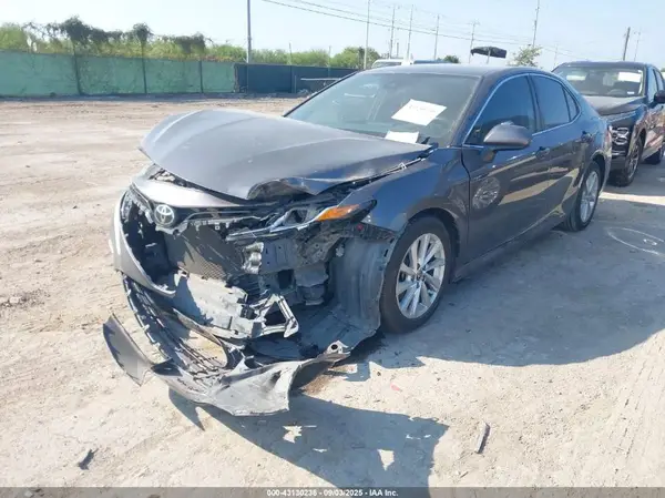 4T1C11AK2MU537611 2021 TOYOTA CAMRY - Image 2