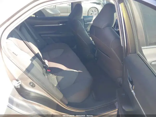 4T1C11AK2MU537611 2021 TOYOTA CAMRY - Image 8