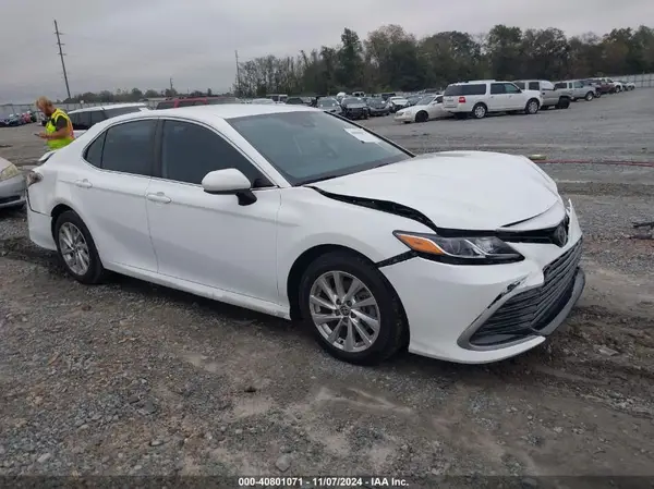 4T1C11AK2MU545501 2021 TOYOTA CAMRY - Image 1