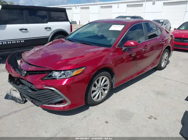 4T1C11AK2MU551380 2021 TOYOTA CAMRY - Image 2