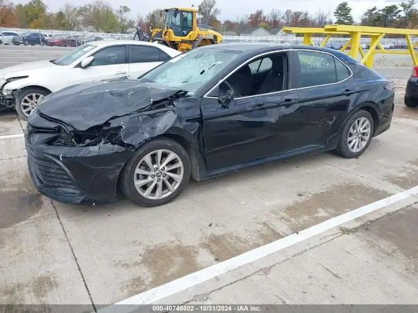 4T1C11AK2MU555168 2021 TOYOTA CAMRY - Image 2