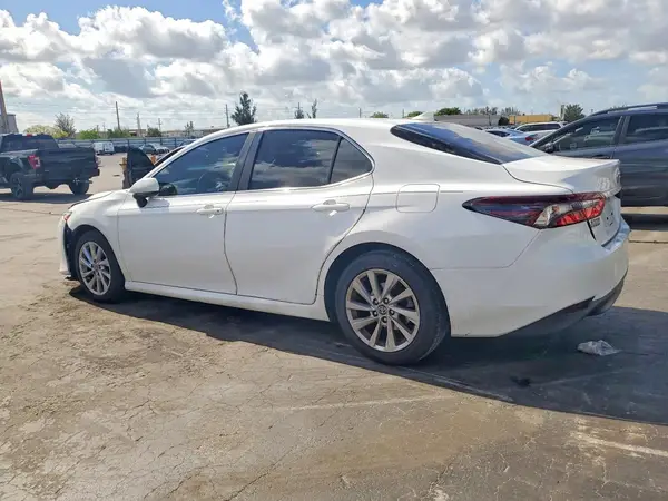 4T1C11AK2MU559625 2021 TOYOTA CAMRY - Image 2