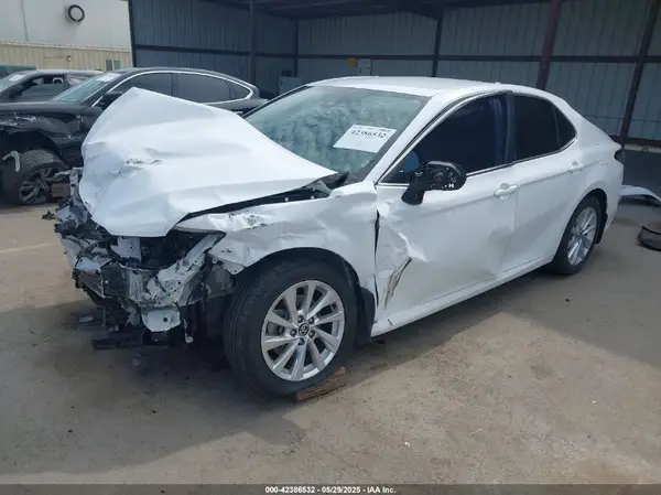 4T1C11AK2MU560936 2021 TOYOTA CAMRY - Image 2