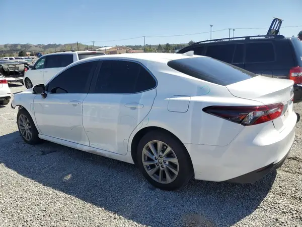 4T1C11AK2MU563240 2021 TOYOTA CAMRY - Image 2