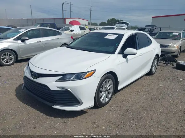 4T1C11AK2MU564453 2021 TOYOTA CAMRY - Image 2