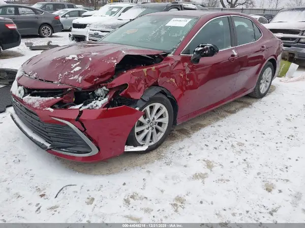 4T1C11AK2MU565036 2021 TOYOTA CAMRY - Image 2