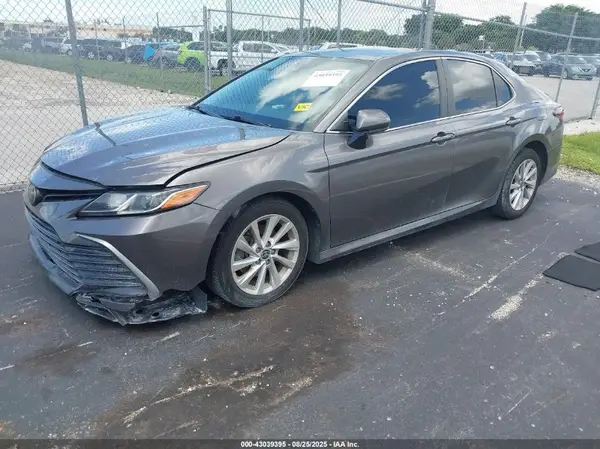 4T1C11AK2MU570012 2021 TOYOTA CAMRY - Image 2