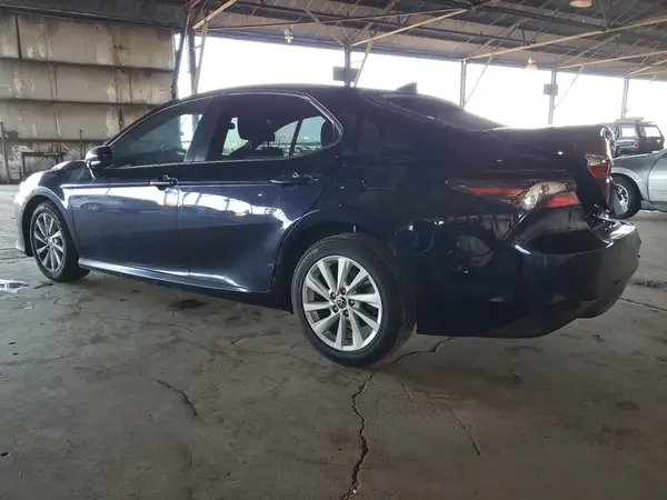 4T1C11AK2MU570964 2021 TOYOTA CAMRY - Image 2