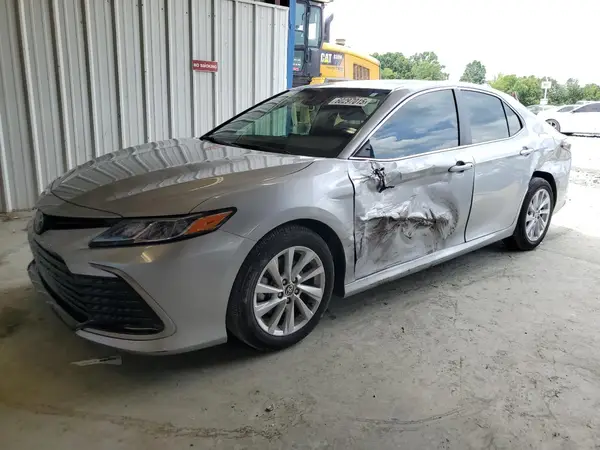 4T1C11AK2MU570978 2021 TOYOTA CAMRY - Image 1