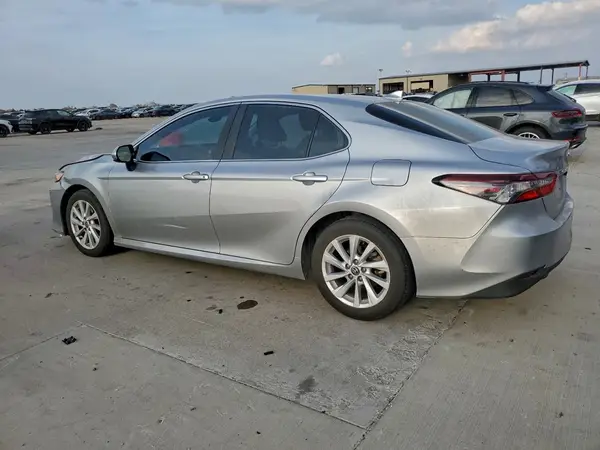 4T1C11AK2MU576571 2021 TOYOTA CAMRY - Image 2