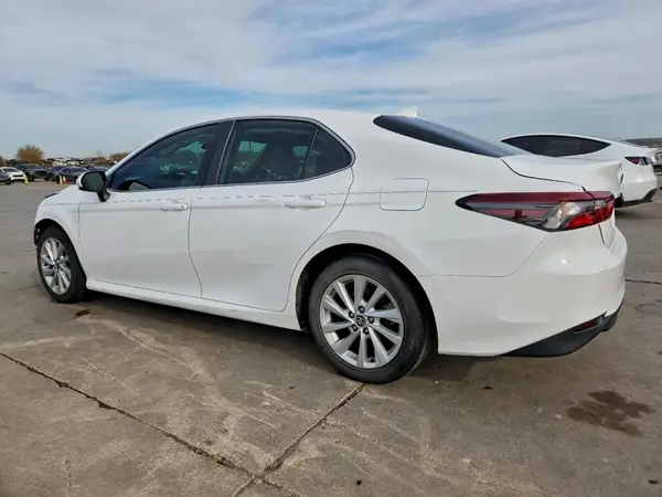 4T1C11AK2MU579423 2021 TOYOTA CAMRY - Image 2