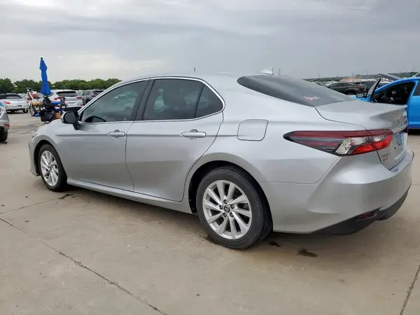 4T1C11AK2MU587618 2021 TOYOTA CAMRY - Image 2