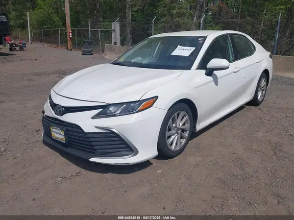 4T1C11AK2MU587845 2021 TOYOTA CAMRY - Image 2