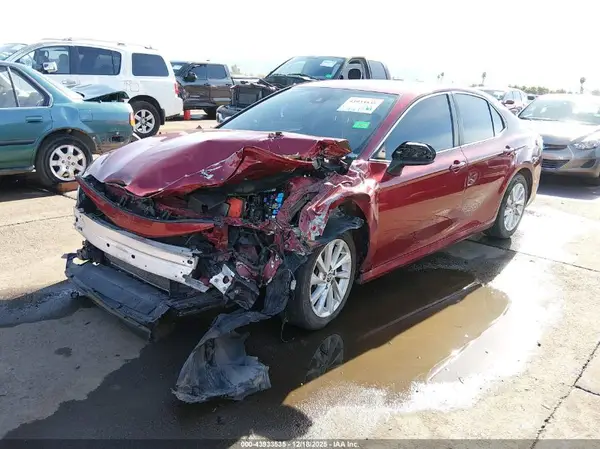 4T1C11AK2MU590762 2021 TOYOTA CAMRY - Image 2