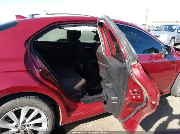 4T1C11AK2MU590762 2021 TOYOTA CAMRY - Image 8