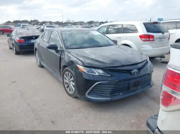 4T1C11AK2MU598862 2021 TOYOTA CAMRY - Image 1