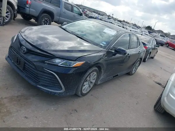 4T1C11AK2MU598862 2021 TOYOTA CAMRY - Image 2