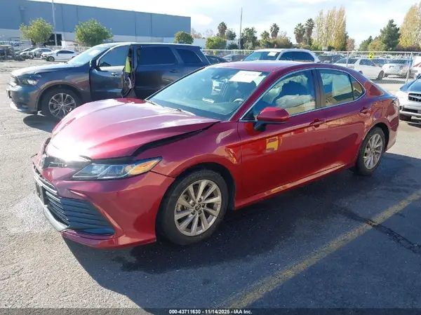 4T1C11AK2MU601887 2021 TOYOTA CAMRY - Image 2