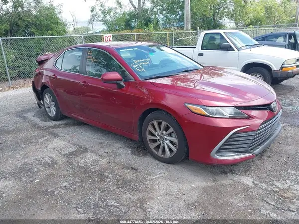 4T1C11AK2MU611495 2021 TOYOTA CAMRY - Image 1