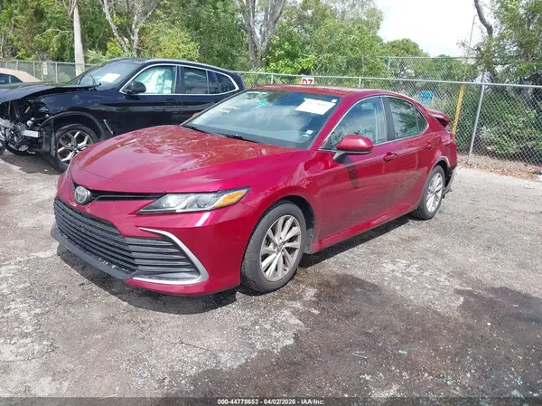 4T1C11AK2MU611495 2021 TOYOTA CAMRY - Image 2