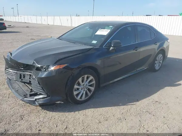 4T1C11AK2MU612288 2021 TOYOTA CAMRY - Image 2