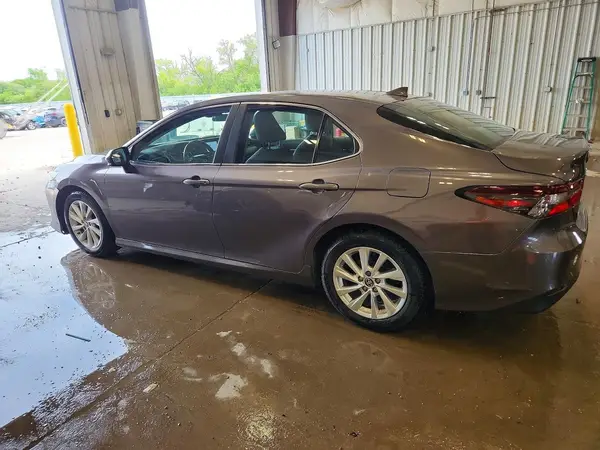 4T1C11AK2MU614834 2021 TOYOTA CAMRY - Image 2