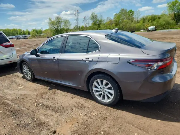 4T1C11AK2MU616051 2021 TOYOTA CAMRY - Image 2