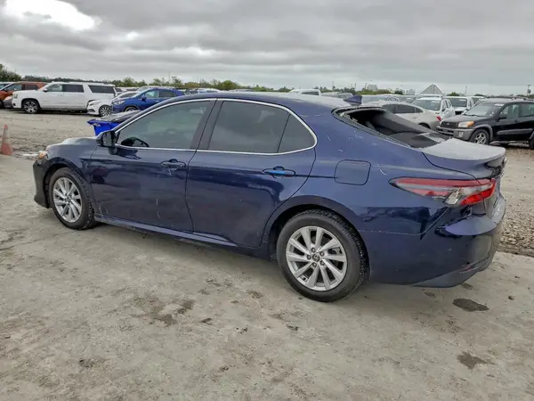 4T1C11AK2NU001002 2022 TOYOTA CAMRY - Image 2