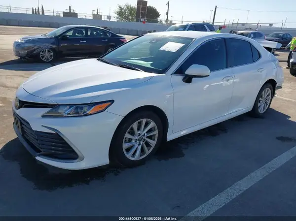 4T1C11AK2NU002361 2022 TOYOTA CAMRY - Image 2