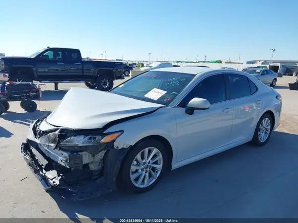 4T1C11AK2NU014431 2022 TOYOTA CAMRY - Image 2
