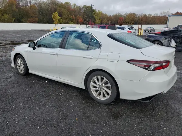 4T1C11AK2NU020763 2022 TOYOTA CAMRY - Image 2