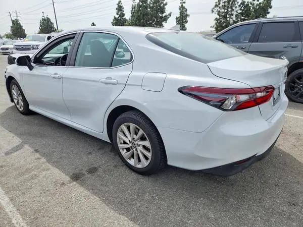 4T1C11AK2NU025235 2022 TOYOTA CAMRY - Image 2