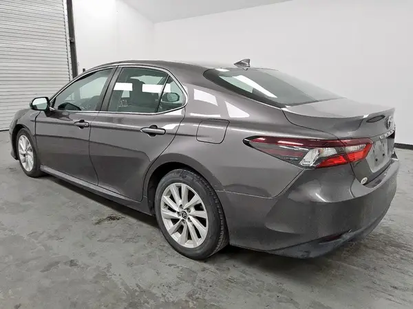 4T1C11AK2NU028992 2022 TOYOTA CAMRY - Image 2