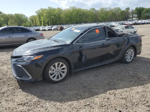 4T1C11AK2NU049972 2022 TOYOTA CAMRY - Image 1
