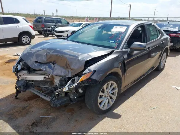 4T1C11AK2NU050670 2022 TOYOTA CAMRY - Image 2