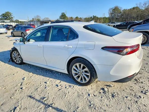 4T1C11AK2NU051432 2022 TOYOTA CAMRY - Image 2