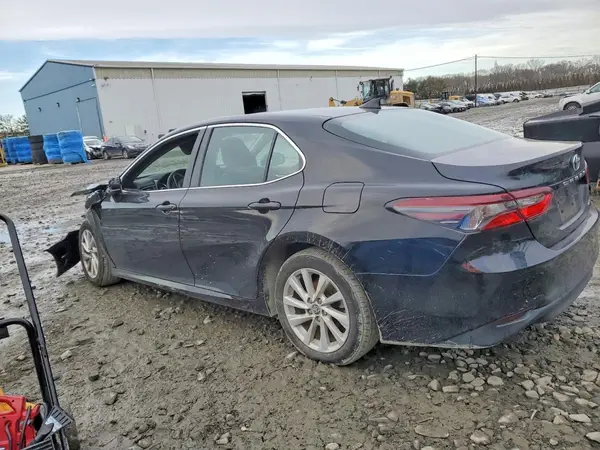 4T1C11AK2NU057196 2022 TOYOTA CAMRY - Image 2