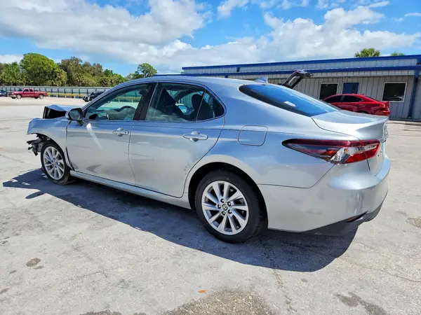 4T1C11AK2NU058865 2022 TOYOTA CAMRY - Image 2