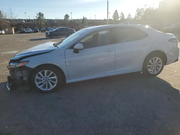 4T1C11AK2NU068456 2022 TOYOTA CAMRY - Image 1