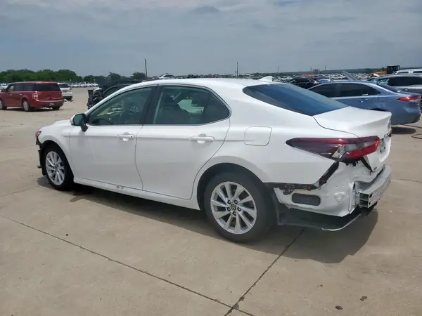 4T1C11AK2NU621154 2022 TOYOTA CAMRY - Image 2