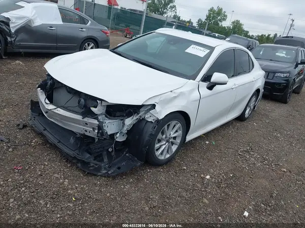 4T1C11AK2NU621557 2022 TOYOTA CAMRY - Image 2