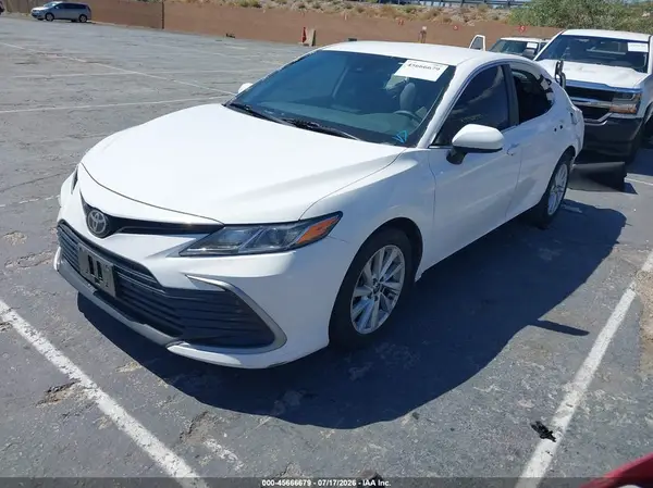 4T1C11AK2NU626001 2022 TOYOTA CAMRY - Image 2